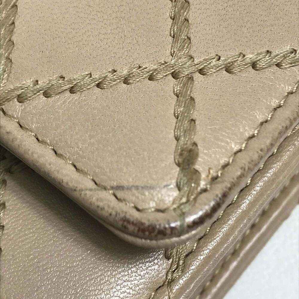 CHANEL Cream Wallet - Picture 8 of 16